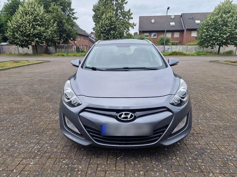 Gebraucht Hyundai i30 Trend 128 PS (94 kW) 2014 Grau Kombi