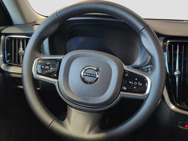 Gebraucht Volvo V60 145 PS (106 kW) 2024 Kombi