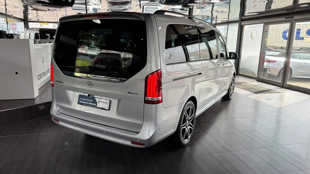 Second-hand Mercedes V300 AMG 239 CP (175 kW) 2021 Argintiu Monovolum