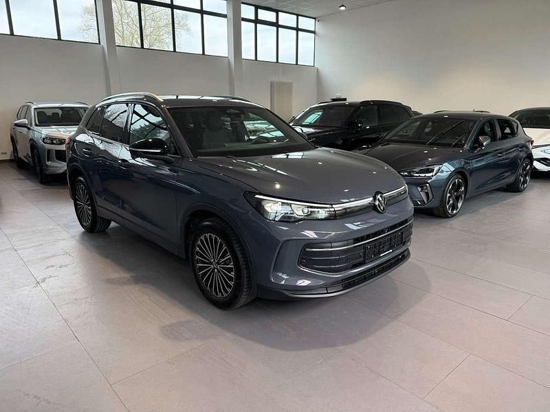 Gebraucht VW Tiguan 150 PS (110 kW) 2025 Grau SUV