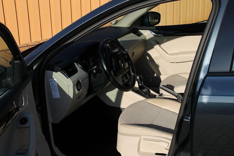 Gebraucht Skoda Octavia Style 150 PS (110 kW) 2016 Grau Kleinwagen