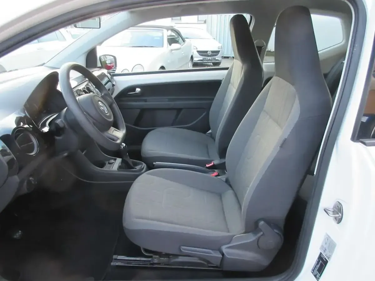 Używany VW up! Move 60 KM (44 kW) 2015 Biały Hatchback