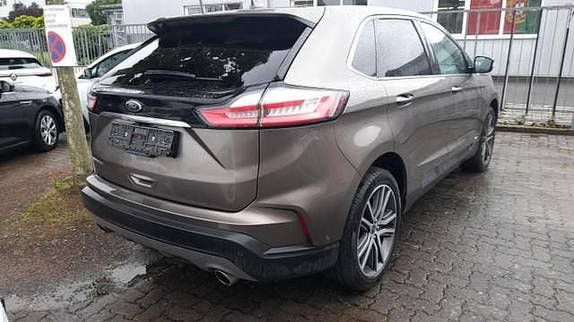 Concretegrau metallic concretegrau metallic concretegrau metallic Gebraucht 2018 Ford Edge Titanium SUV | 27.317 € (Fairer Preis) - Bild 1/4