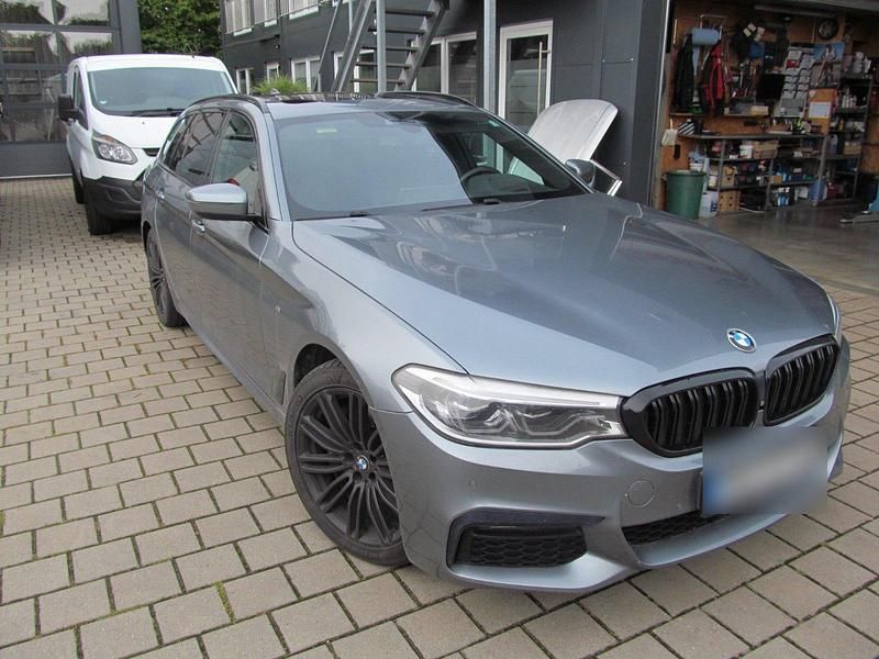 Grau Gebraucht 2019 BMW 530 M Sport Kombi | 25.999 € (Superpreis) - Bild 1/4
