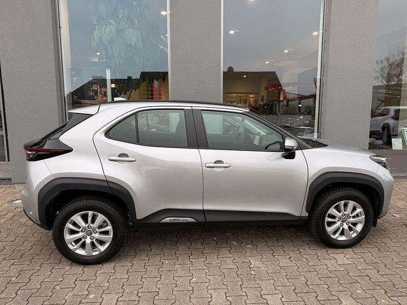 Gebraucht Toyota Yaris Cross 116 PS (85 kW) 2024 Silber SUV