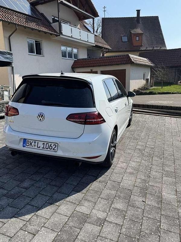 Gebraucht VW Golf VII GTI 220 PS (161 kW) 2016 Limousine
