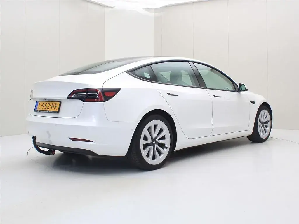 Gebraucht Tesla Model 3 Standard Range 225 kW (306 PS) 2021 Weiß Limousine