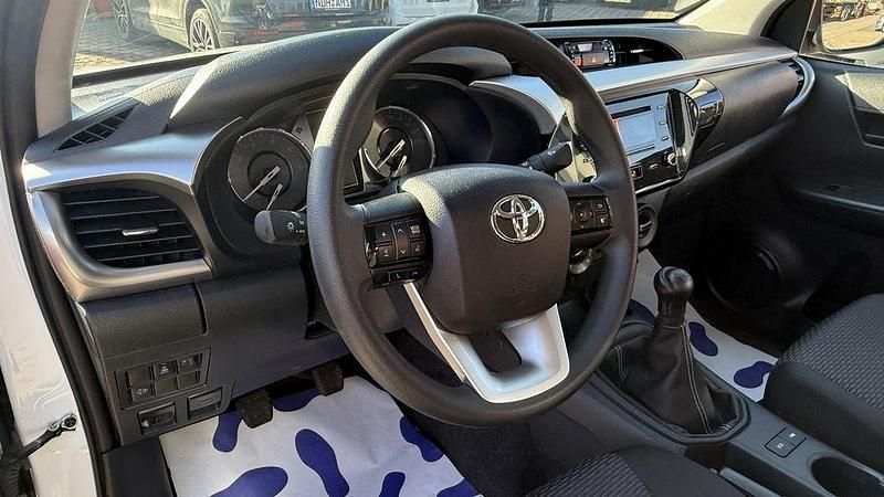 Gebraucht Toyota HiLux 150 PS (110 kW) 2023 Weiß Abholung