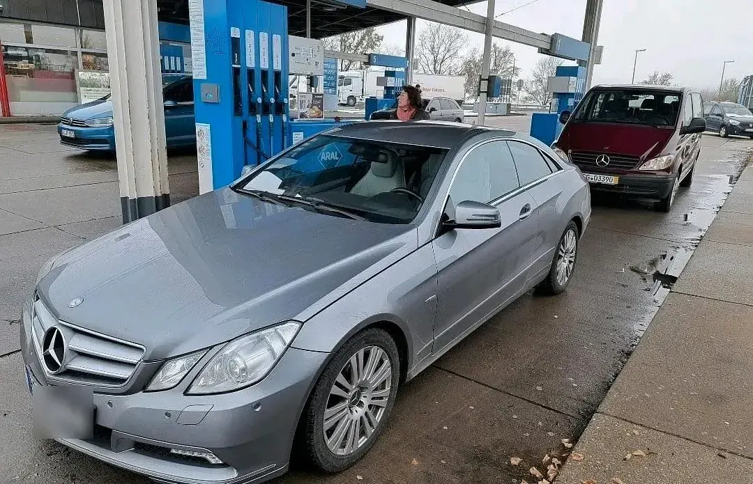 Gebraucht Mercedes E350 231 PS (169 kW) 2012 Silber Coupé