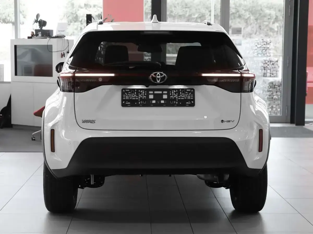 Neu Toyota Yaris Cross 131 PS (96 kW) 2025 Weiß SUV