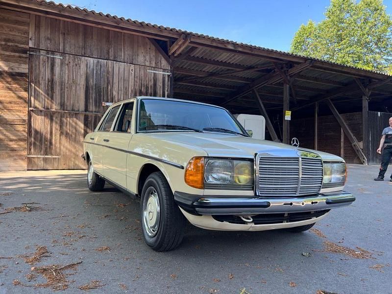 Gebraucht Mercedes 250 129 PS (94 kW) 1979 Beige Limousine