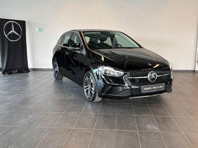 Lack kosmosschwarz Gebraucht 2024 Mercedes B250e Progressive Van / Kleinbus | 34.850 € (Etwas zu teuer) - Bild 1/4