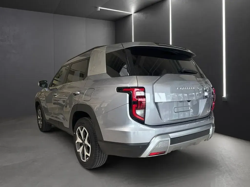 Neu KGM Torres 163 PS (119 kW) 2026 Silber SUV