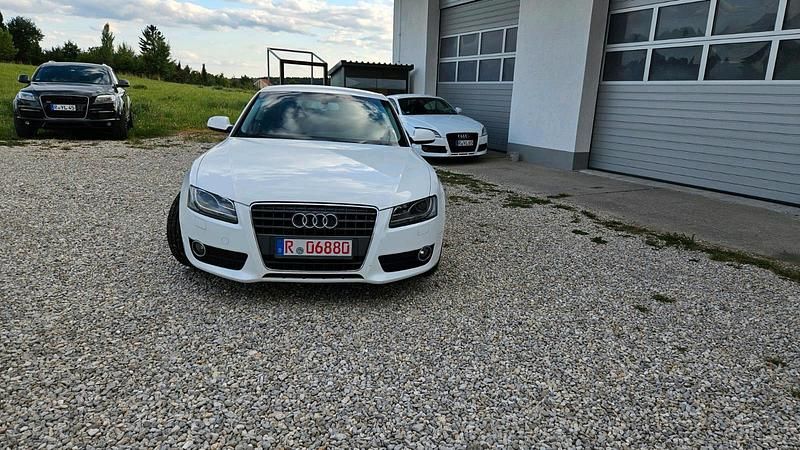 Weiß Gebraucht 2010 Audi A5 Coupé | 7.500 € (Guter Preis) - Bild 1/4