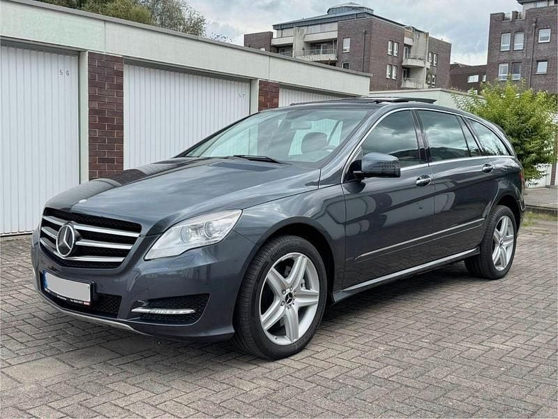 Grau Gebraucht 2011 Mercedes R500 AMG Van / Kleinbus | 16.990 € - Bild 1/4