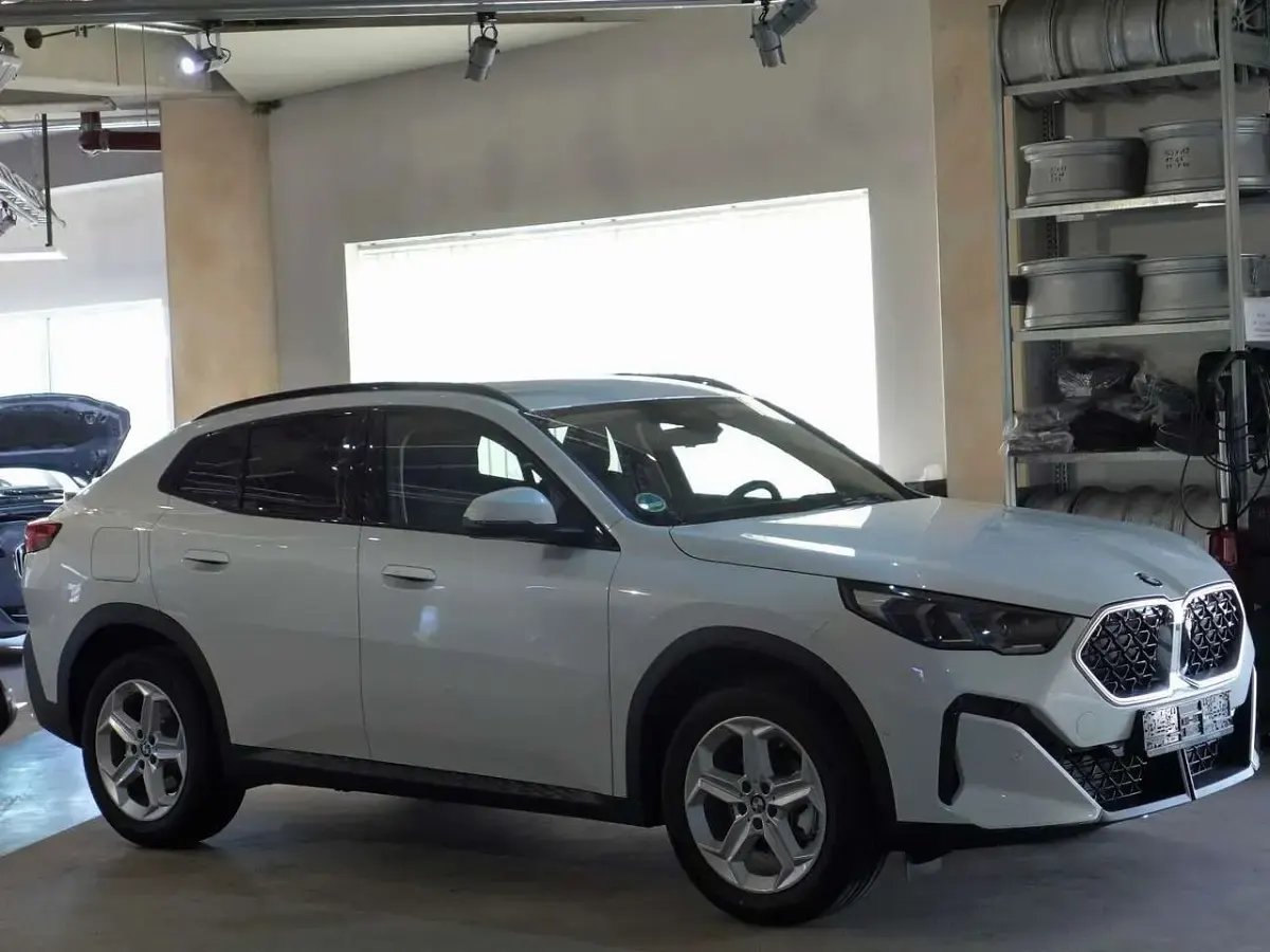 Gebraucht BMW X2 Sport Line 150 PS (110 kW) 2024 Mineralweiss metallic SUV