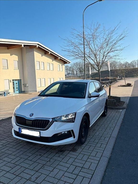 Gebraucht Skoda Scala 90 PS (66 kW) 2020 Weiß Kleinwagen