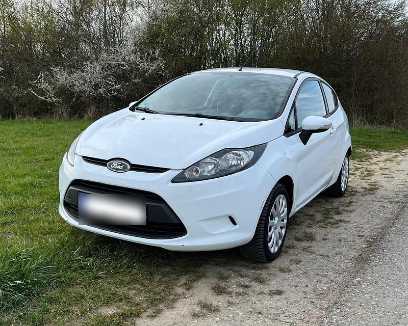 Gebraucht Ford Fiesta 60 PS (44 kW) 2010 Weiß Kleinwagen