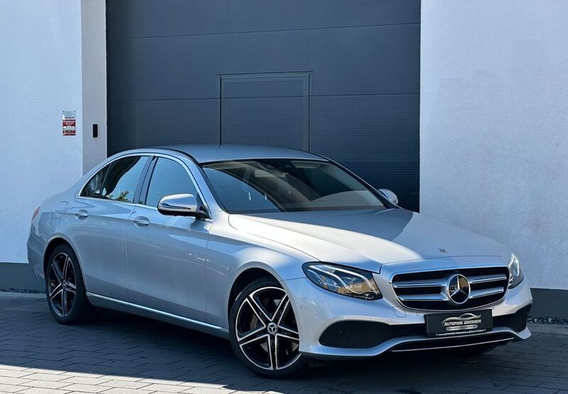 Silber Gebraucht 2017 Mercedes E400 Limousine | 29.900 € (Fairer Preis) - Bild 1/4