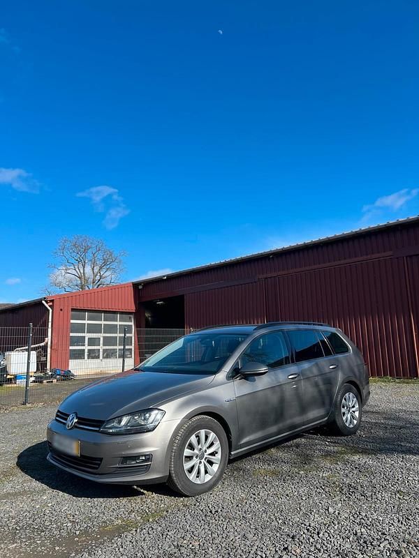 Gebraucht VW Golf VII 110 PS (80 kW) 2015 Gold Kombi