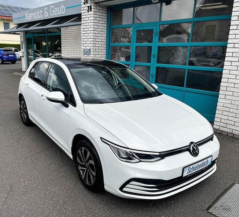 Weiß Gebraucht 2020 VW Golf VIII Life Limousine | 19.950 € (Teuer) - Bild 1/4