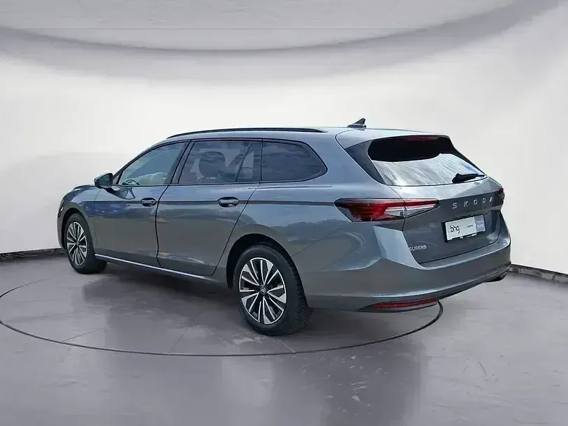 Gebraucht Skoda Superb Selection 150 PS (110 kW) 2025 Grau Kombi