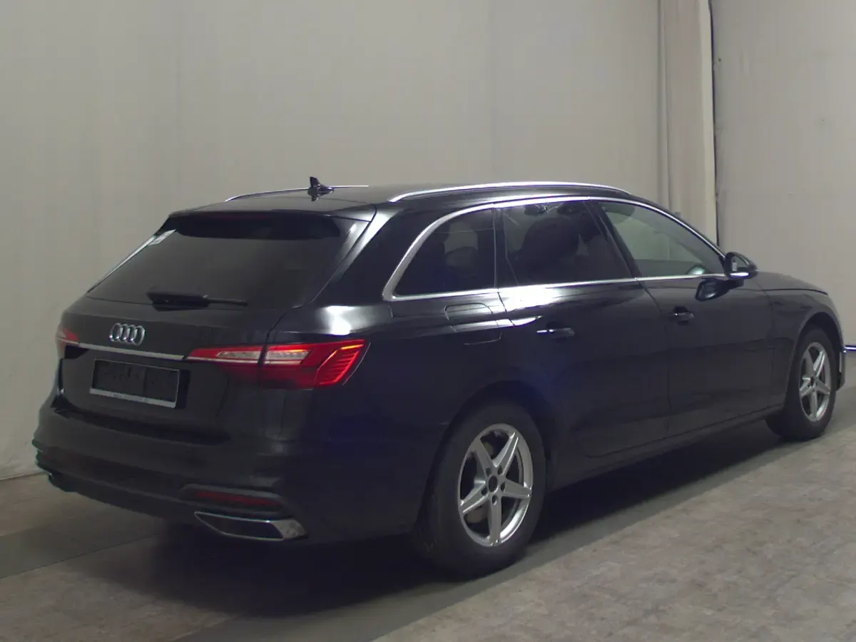 Gebraucht Audi A4 Ambiente 163 PS (119 kW) 2023 Schwarz Kombi