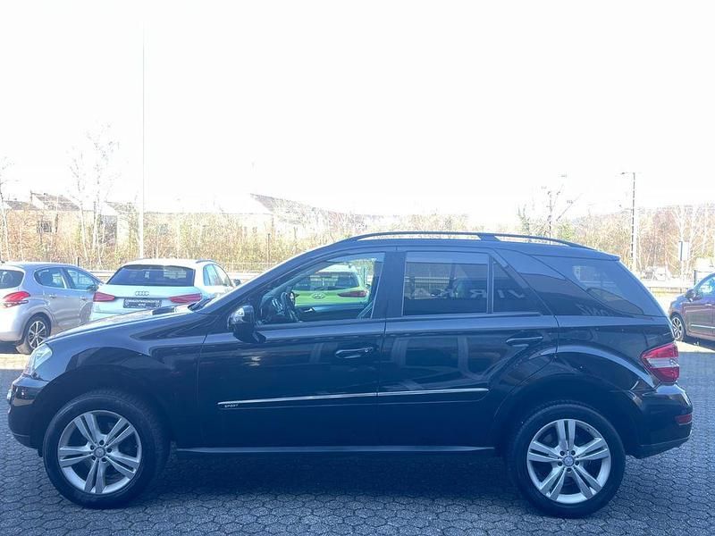 Gebraucht Mercedes ML320 224 PS (164 kW) 2008 Schwarz SUV