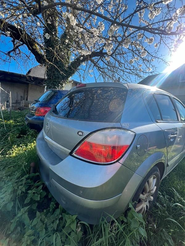 Gebraucht Opel Astra 105 PS (77 kW) 2004 Silber Kleinwagen