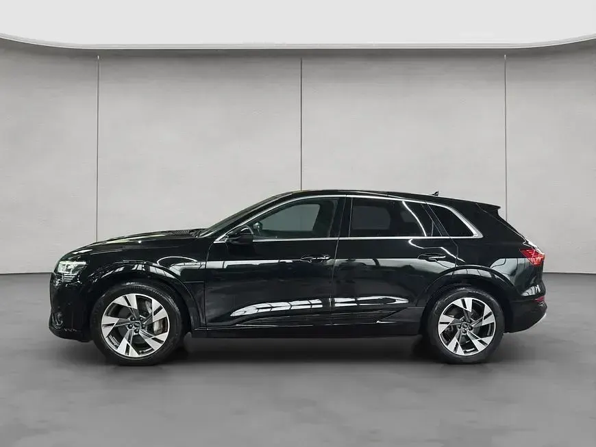 Gebraucht Audi e-tron S-Line 230 kW (313 PS) 2022 Mythosschwarz metallic SUV