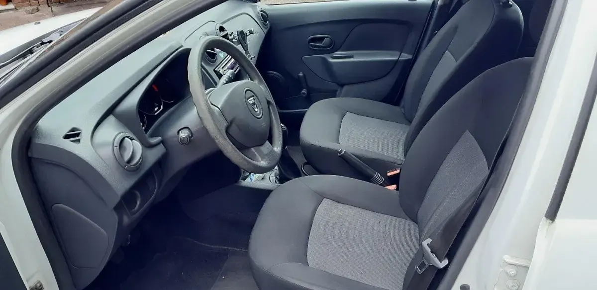 Gebraucht Dacia Sandero 75 PS (55 kW) 2015 Weiß Kleinwagen