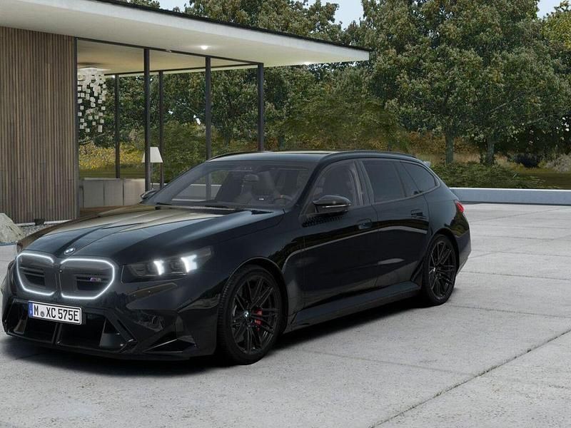 Neu BMW M5 Sport Line 727 PS (534 kW) 2026 Schwarz Kombi