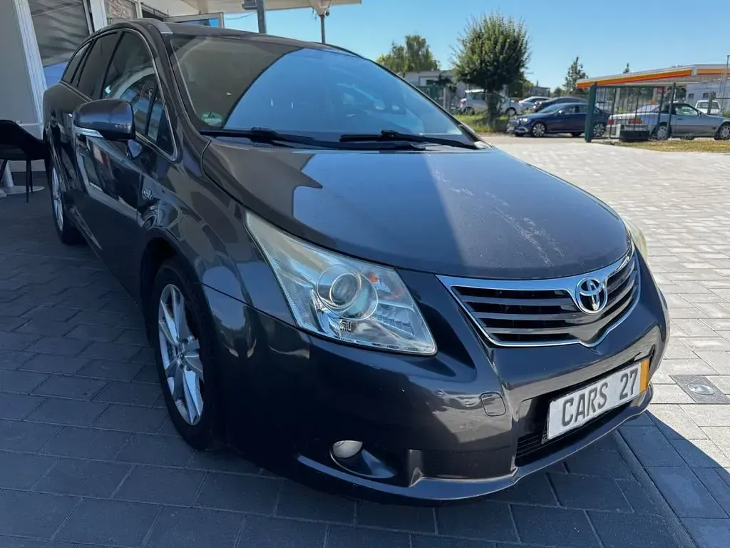Gebraucht Toyota Avensis Edition 150 PS (110 kW) 2011 Grau Kombi