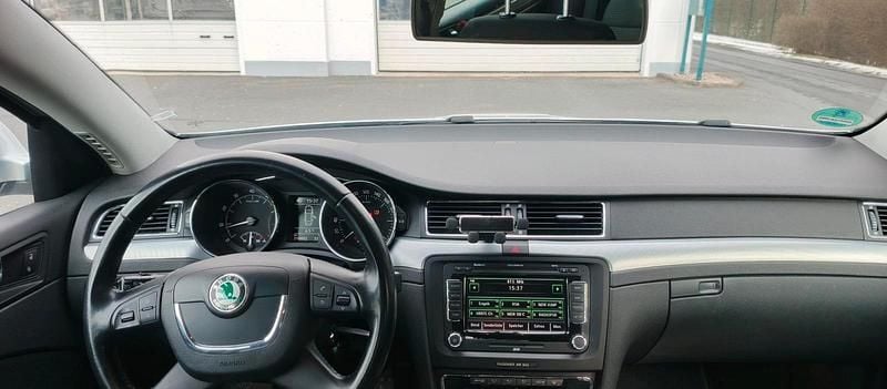 Gebraucht Skoda Superb 160 PS (117 kW) 2010 Blau Limousine