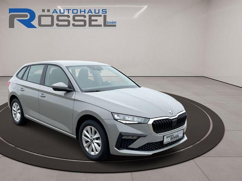 Neu Skoda Scala 150 PS (110 kW) 2026 Grau Kleinwagen
