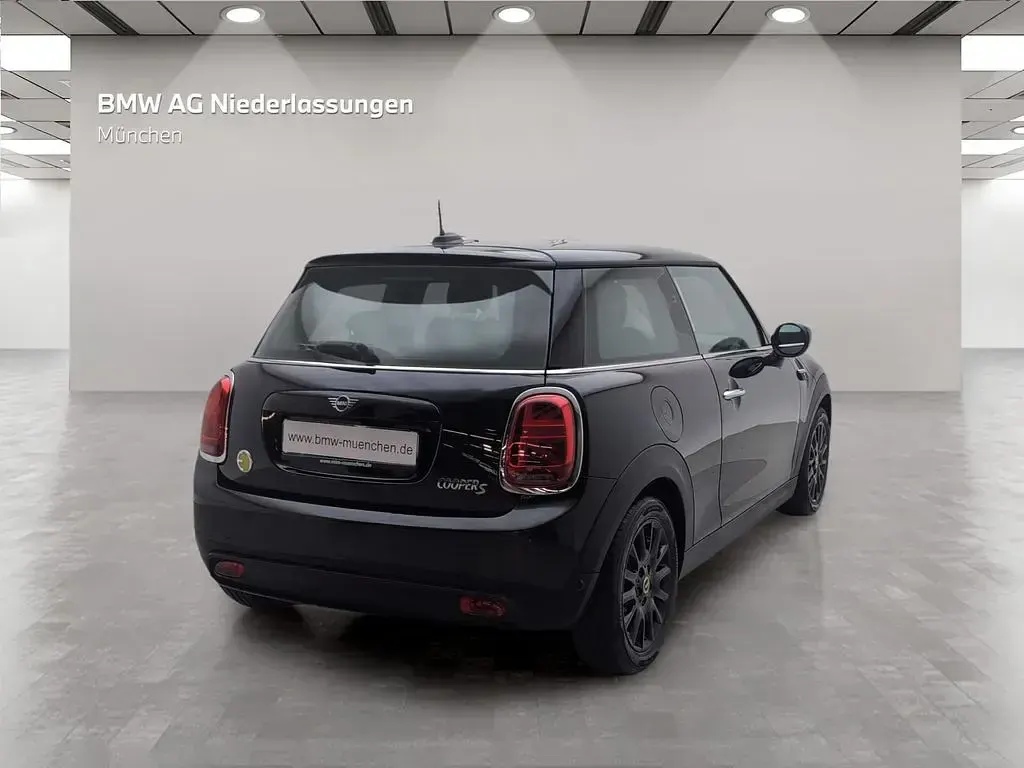 Gebraucht Mini Cooper SE 135 kW (184 PS) 2023 Schwarz Kleinwagen