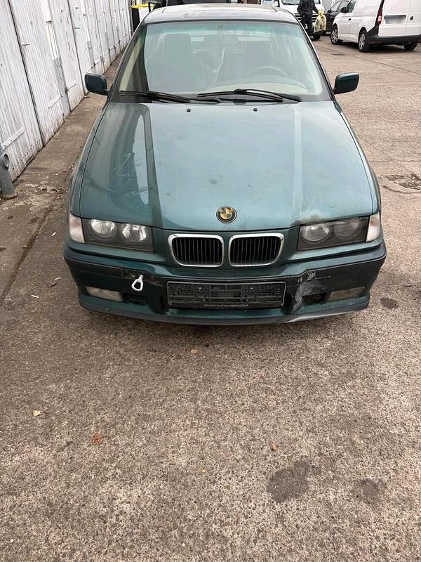 Second-hand BMW 328 193 CP (141 kW) 1995 Verde Berlinǎ