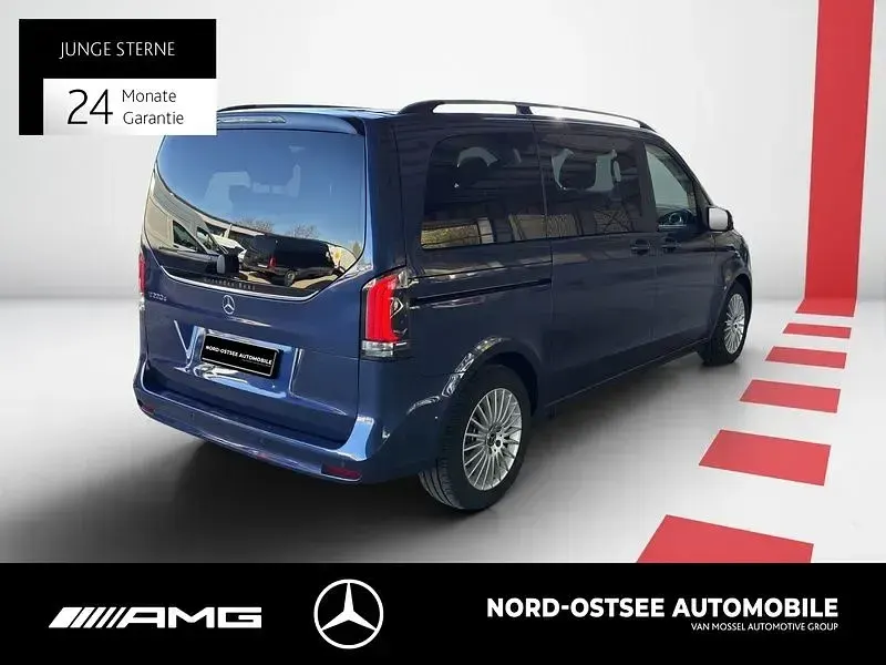 Gebraucht Mercedes V220 Style 163 PS (119 kW) 2024 Blau Van / Kleinbus