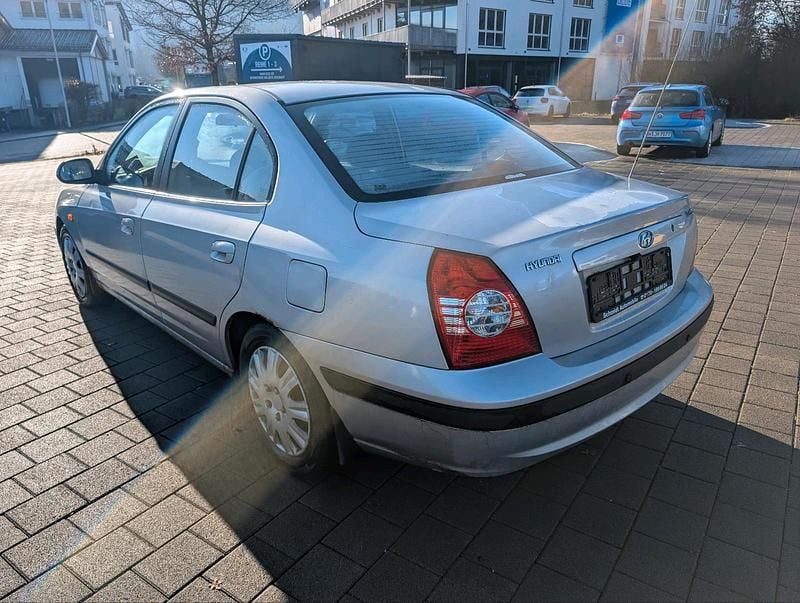 Gebraucht Hyundai Elantra 105 PS (77 kW) 2005 Silber Limousine