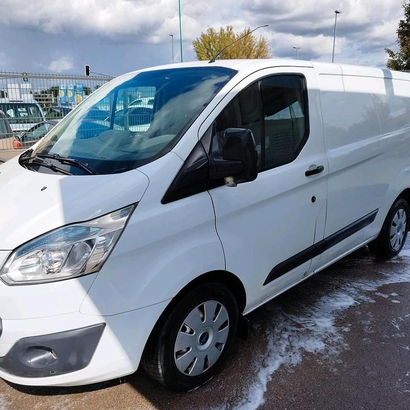 Weiß Gebraucht 2016 Ford Transit Custom Van / Kleinbus | 5.999 € (Guter Preis) - Bild 1/4