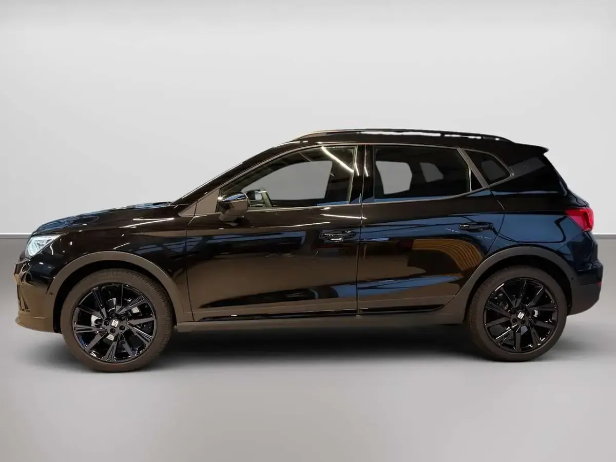 Neu Seat Arona FR 116 PS (85 kW) 2025 Midnight schwarz SUV