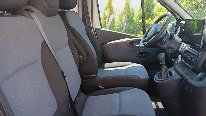 Gebraucht Opel Vivaro 121 PS (88 kW) 2019 Weiß Van / Kleinbus