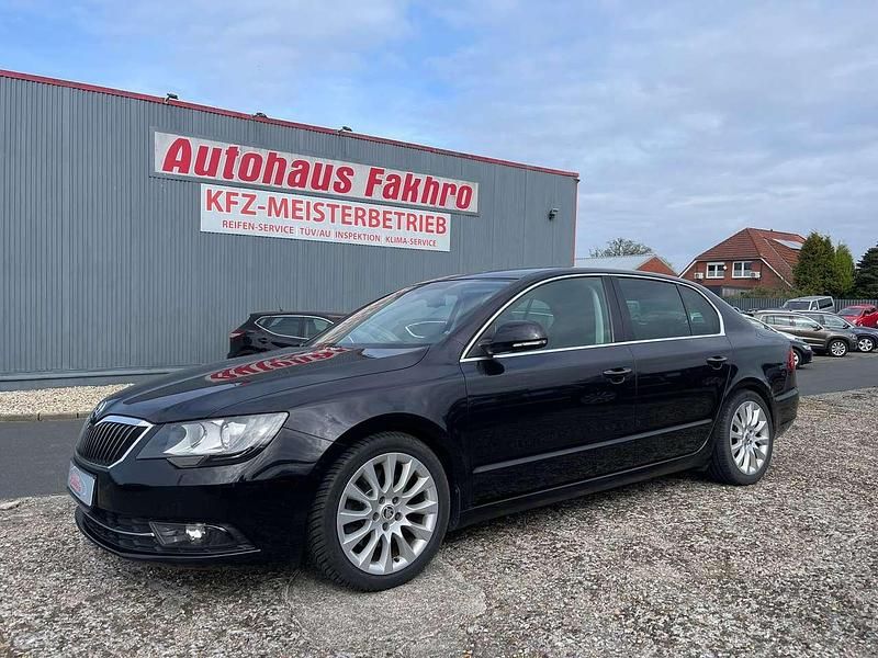 Gebraucht Skoda Superb Exclusive 200 PS (147 kW) 2015 Schwarzmagic perleffekt Limousine