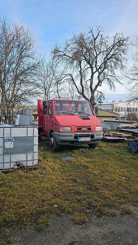 Second-hand Iveco Daily 122 CP (89 kW) 1997 Roșu