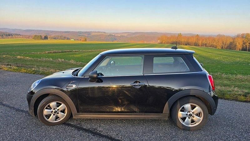 Second-hand Mini ONE 102 CP (75 kW) 2018 Negru Hatchback