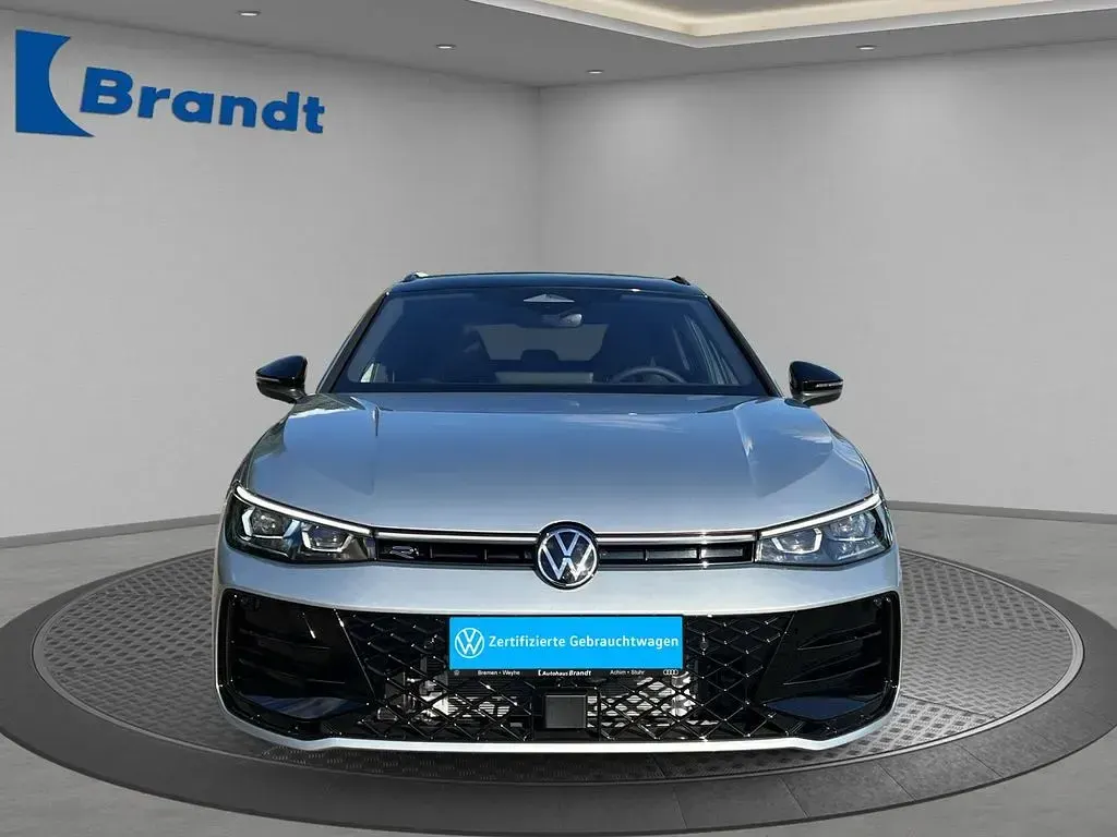 Gebraucht VW Passat R-line 193 PS (141 kW) 2025 Silber Kombi