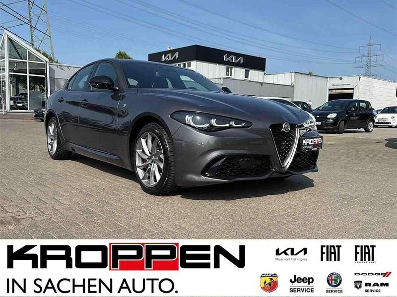 Grau Gebraucht 2023 Alfa Romeo Giulia Ti Limousine | 36.480 € (Superpreis) - Bild 1/4