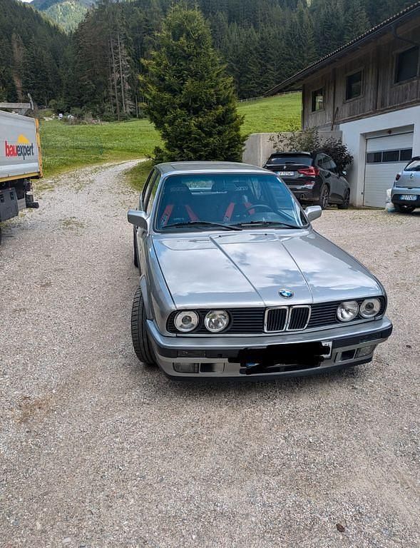 Używany BMW 325 Performance 299 KM (219 kW) 1988 Srebrny Sedan/Limuzyna