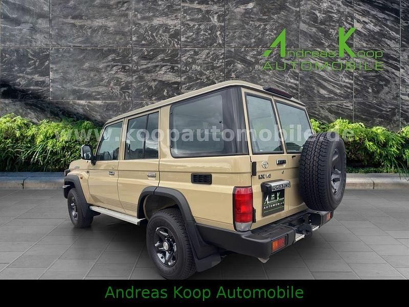 Neu Toyota Land Cruiser 231 PS (169 kW) 2025 Beige SUV