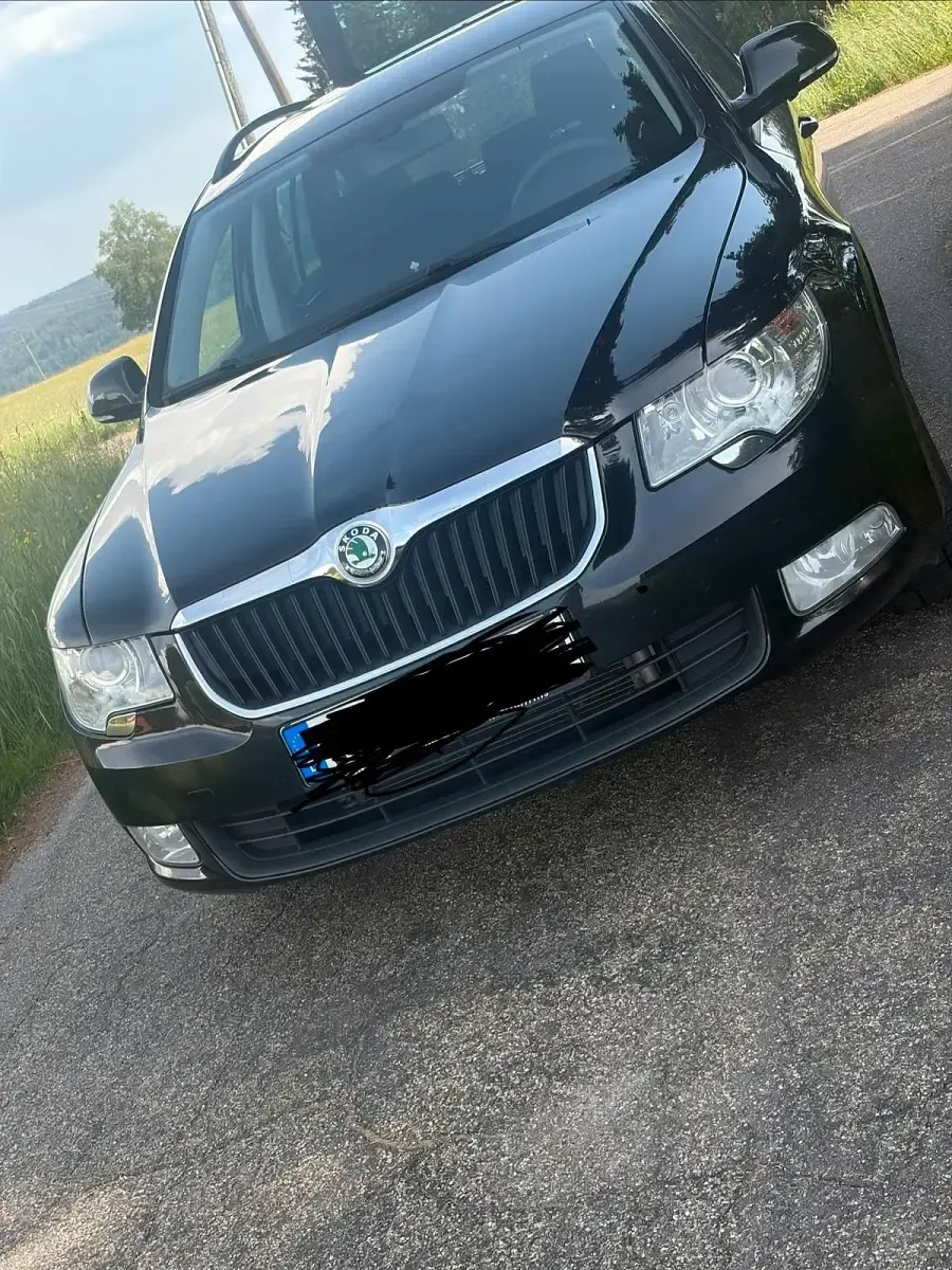 Gebraucht Skoda Superb Comfort 140 PS (102 kW) 2011 Schwarz Kombi